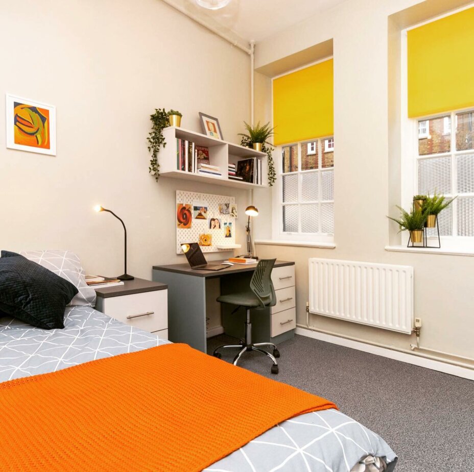 LouiseHouse studentaccommodation roomsavailable £100cashback