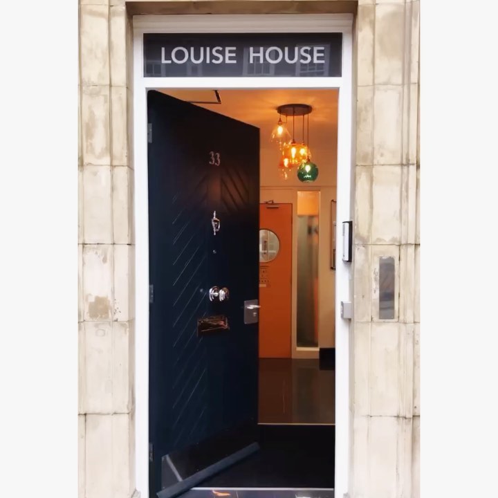 Welcome to Louise House! This week, we will be giving you a peek inside  But don’t let that stop you from coming to look in person! . . . roomstorent studentaccommodation londonliving zone1 studentlife newlyrefurbished newhome lookinside