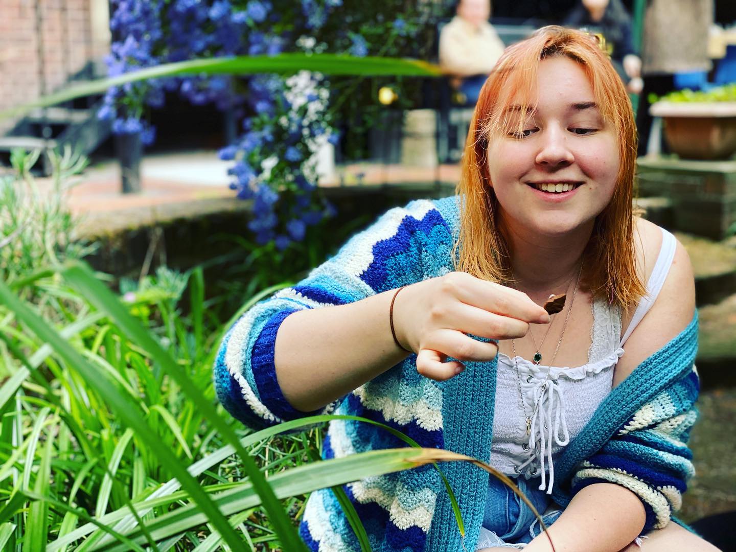 You can really find wherever you are and at Louise House the students took advantage of our little courtyard to relax and unwind. We planted #wildflowers, ate and had a good old laugh surrounded by greenery and our beautiful tree . . .