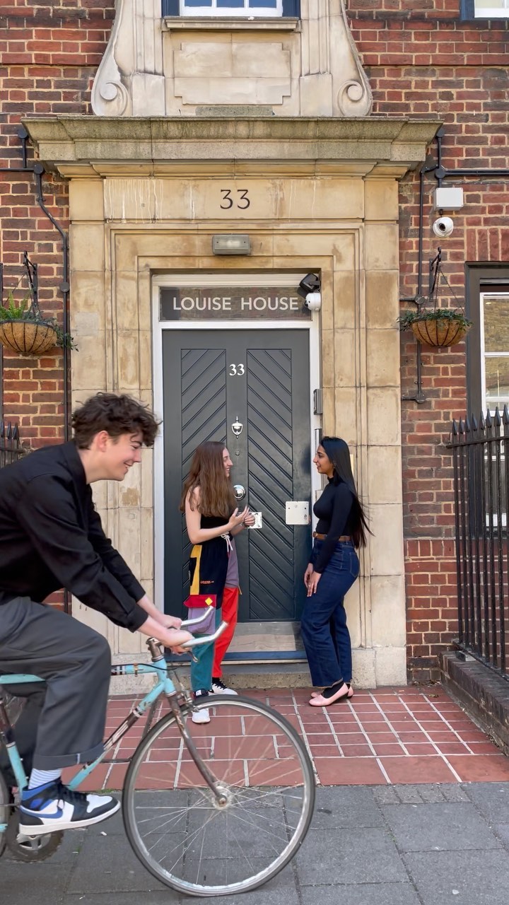 Perks of living in Central London🏽 You are at the Center of UK Life and can never get bored 🤩🏽 If you love living in the center of the city but long for some green spaces, we have amazing St. james’s Park just in 10 minutes walking distance 🌳🏽 Other than comfortable-and-cool location, at Louise House you will have all included bills, free high-speed wifi and free access to Laundry Room.So what are you waiting for? DM us for questions and enquiries
