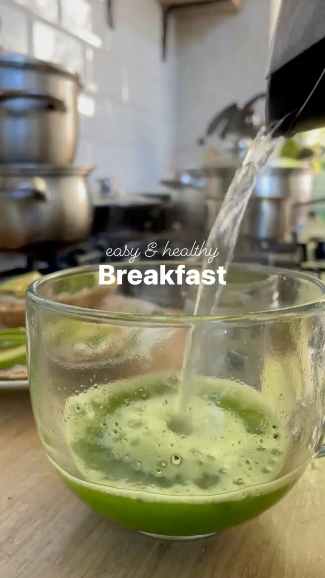 Cook in @louisehouselondon Kitchens🧑🏽‍ cheap, quick and tasty Breakfast idea to guarentee you stay healthy at university.  Find perfect accomodation with us @louisehouselondon . . . londonblogger travelblogger London thingstodolondo